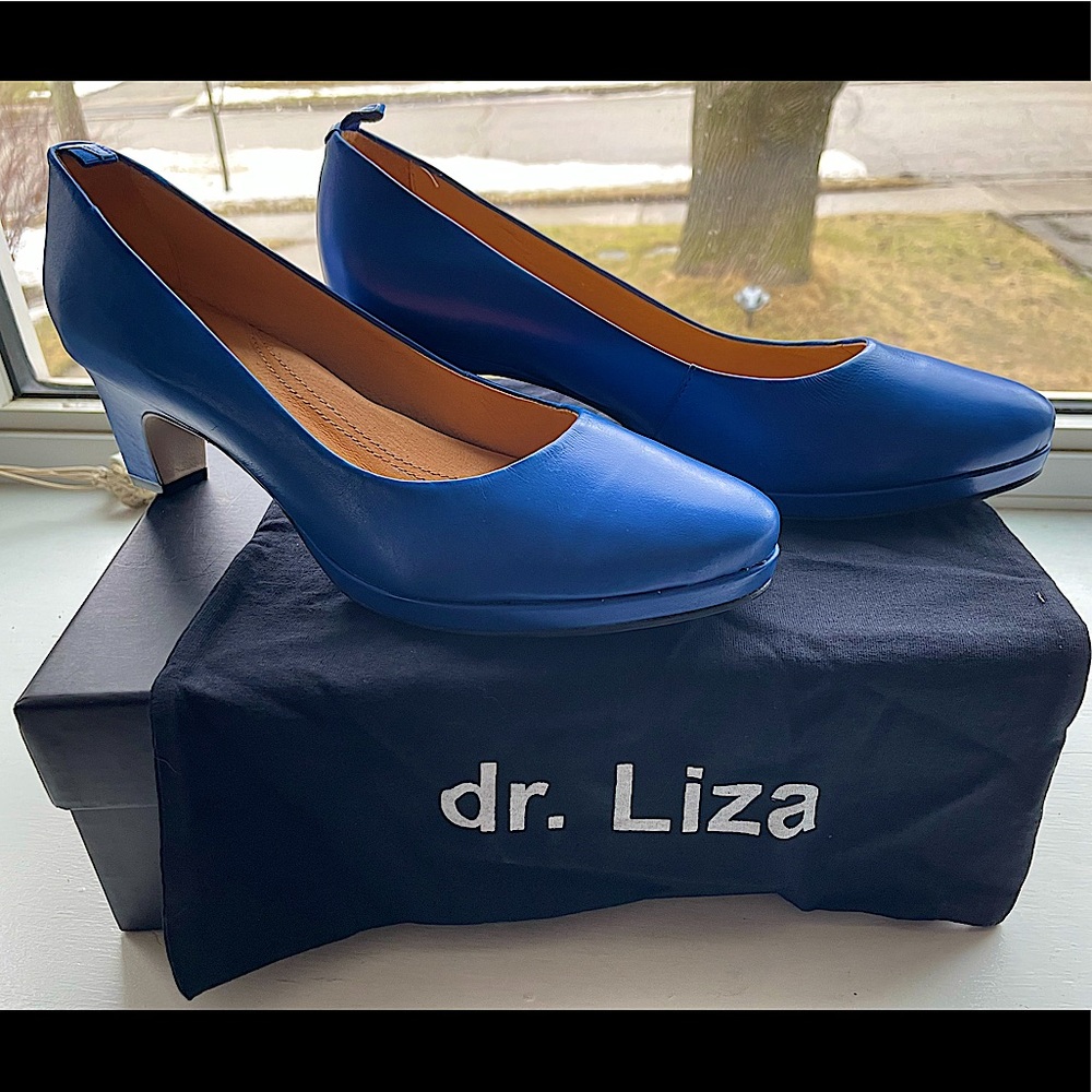 Dr Liza Leather Sneaker Pumps size 9.5 W. Royal Blue.